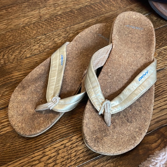 DKNY Flip Flops - Picture 3 of 3